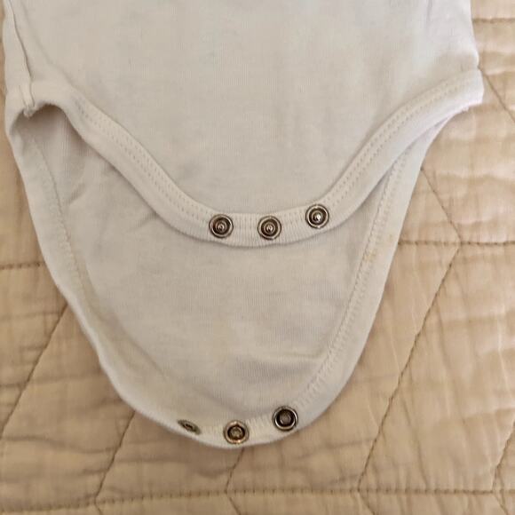 Rae Dunn Baby Santa´s Little Helper White Christmast Onesie Size 6-9 M - Picture 4 of 9